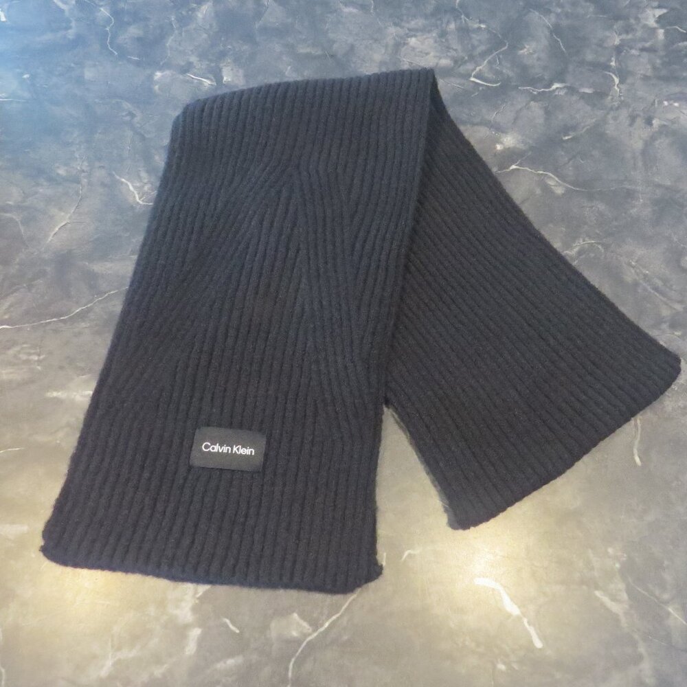 Calvin Klein Ribbed Knit Winter Scarf – Black – New Without Tags (B2)